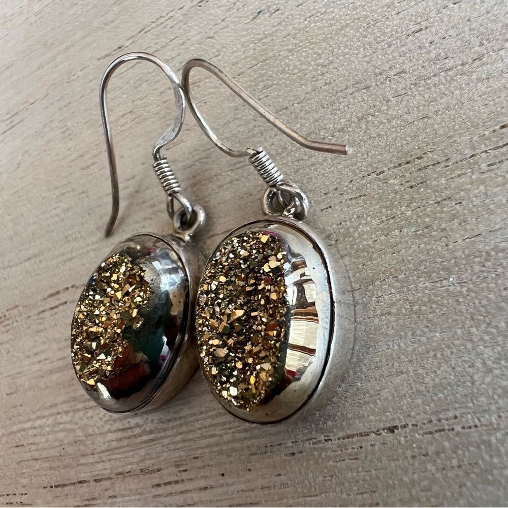 Gold glitter oval dangle drop earrings - Picture 3 of 6